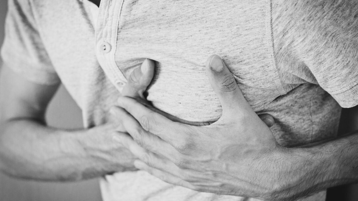 ¿Qué es el síndrome del corazón navideño y cuál es su relación con los infartos en diciembre?