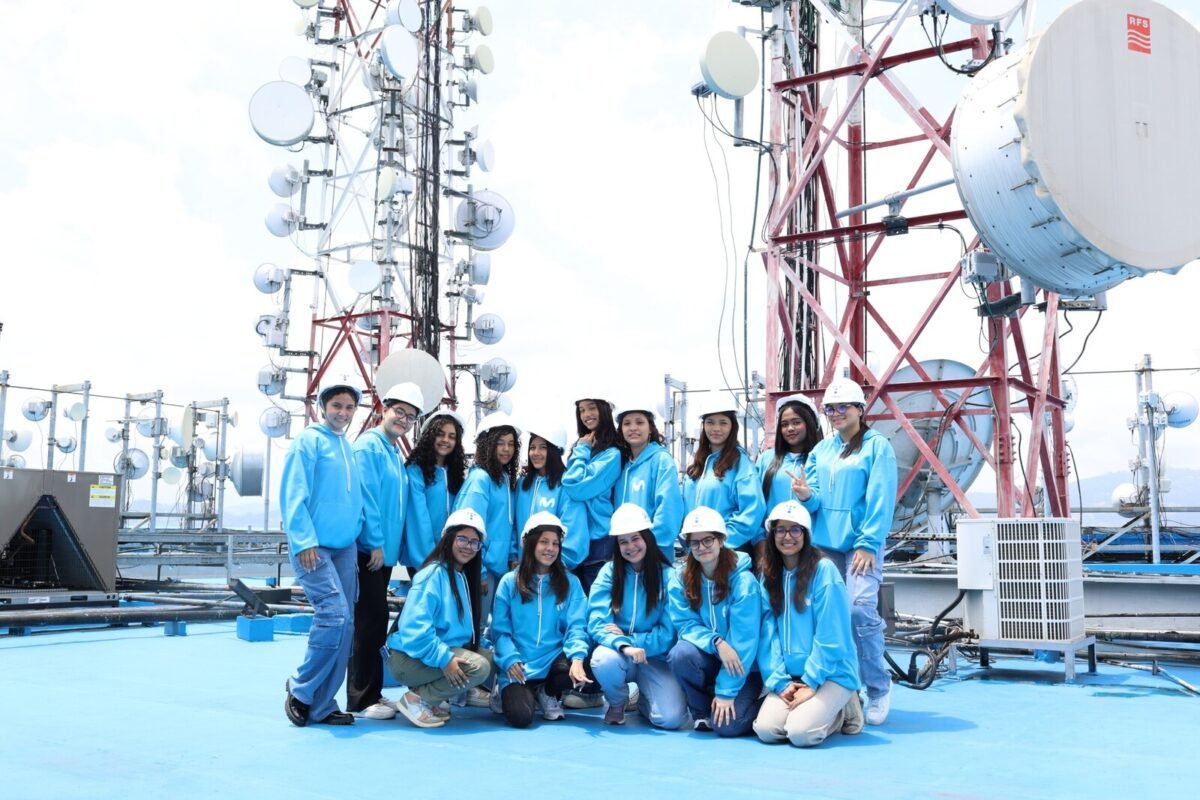 Movistar recibe en su sede principal a las ganadoras del programa Technovation Girls Venezuela