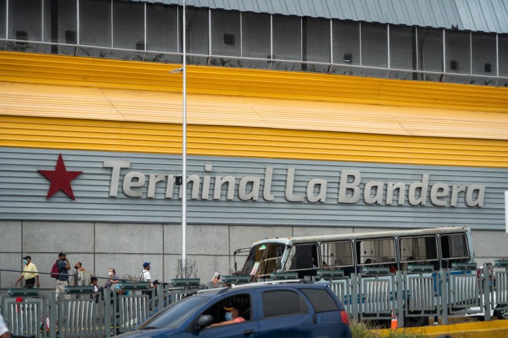 Terminales terrestres públicos y privados usuarios Carnaval autobuses bus encava pago viajeros terminal La Bandera maletas El Diario by José Daniel Ramos
