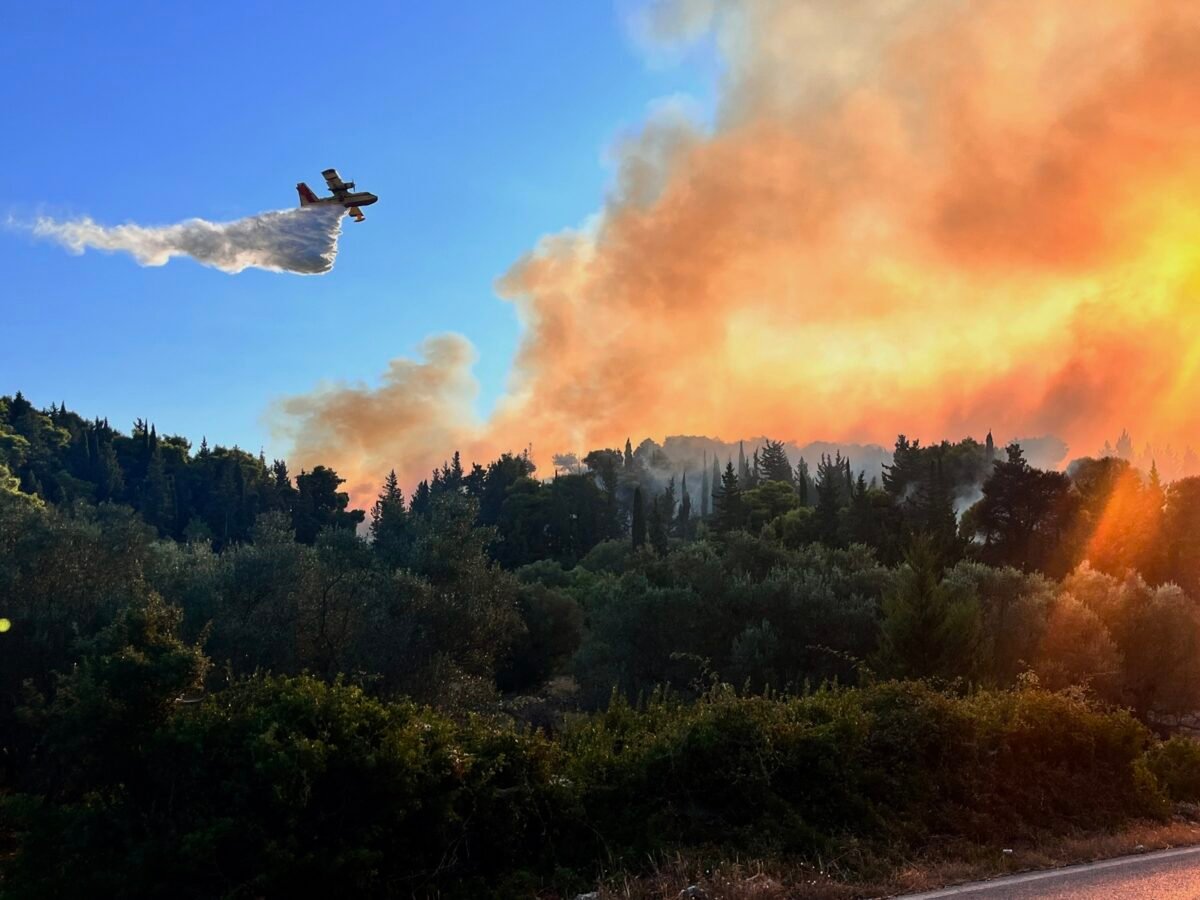 Incendios en Europa han dejado al menos 5 muertos, decenas de heridos y miles de evacuados