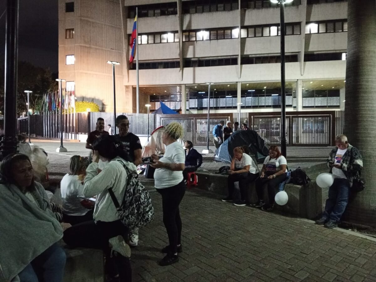 Denunciaron que presuntos colectivos atacaron al Comité de Madres durante vigilia a las afueras del TSJ