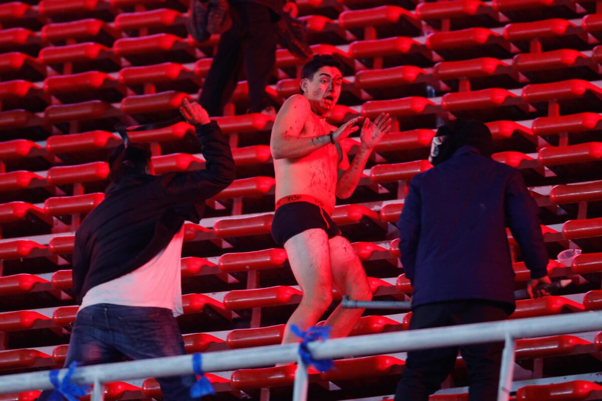 #TeExplicamos | ¿Qué pasó en el partido de la Copa Sudamericana entre Independiente (Argentina) y Universidad de Chile que terminó en tragedia?