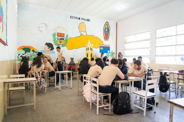 El Ministerio de Educación aclaró que solo adaptará plan de estudios para el próximo año escolar