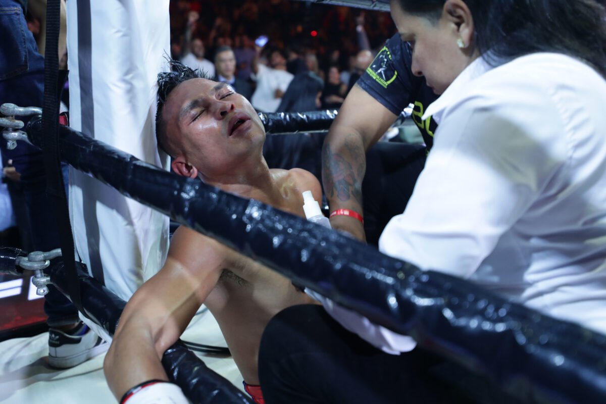 El venezolano Carlos Cañizales se coronó campeón mundial del peso mosca tras noquear al tailandés Pradabsri