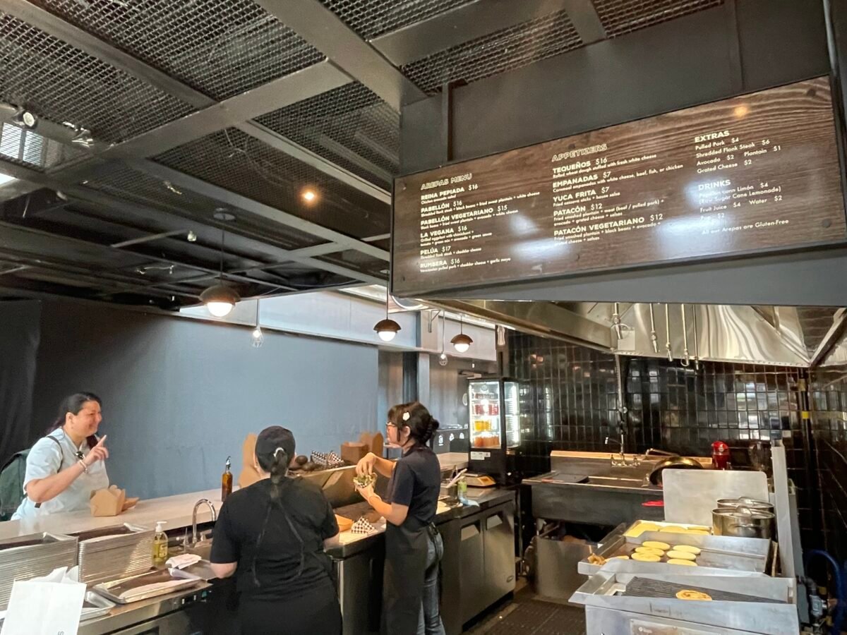 Un restaurante venezolano populariza la arepa en el mercado canadiense