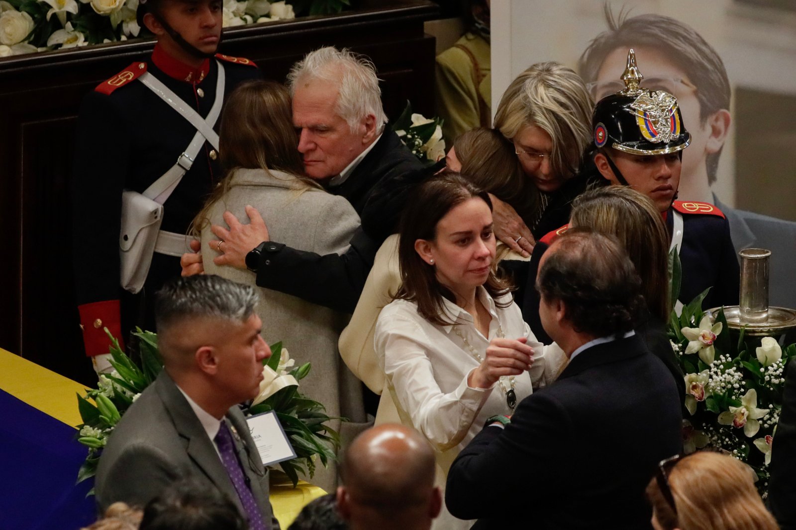 En imágenes: recibieron el féretro de Uribe Turbay en el Capitolio de Colombia