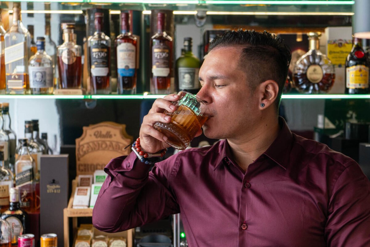 El ron venezolano entre la maestría de una ronmelier y el arte de un bartender