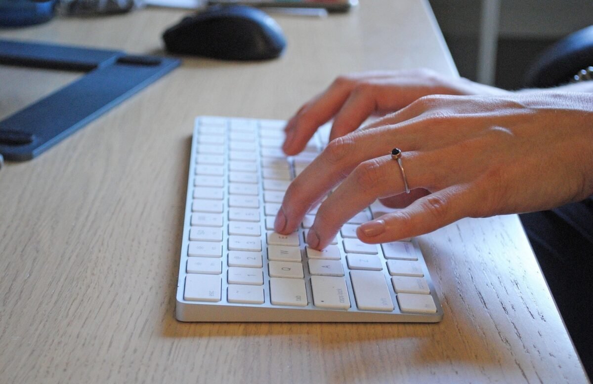 Cómo potenciar tu perfil profesional en cinco pasos con inteligencia artificial