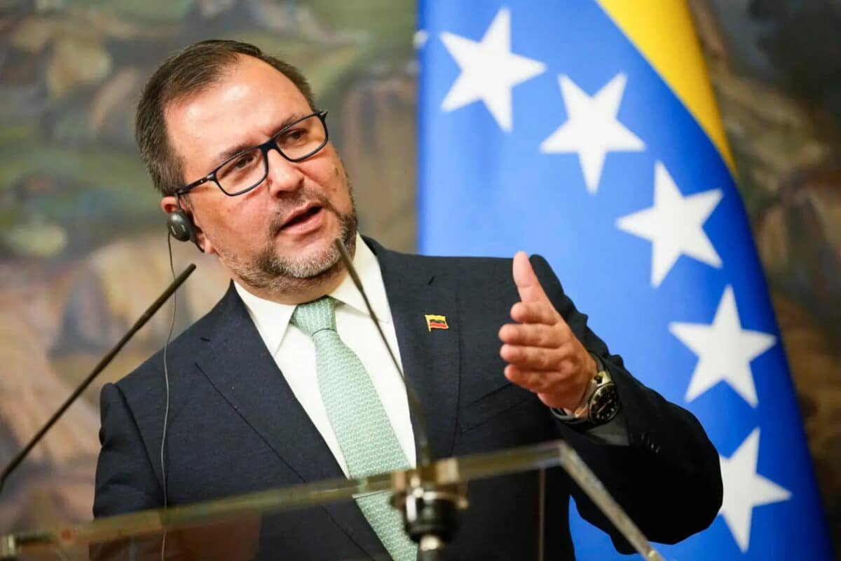Canciller Yvan Gil