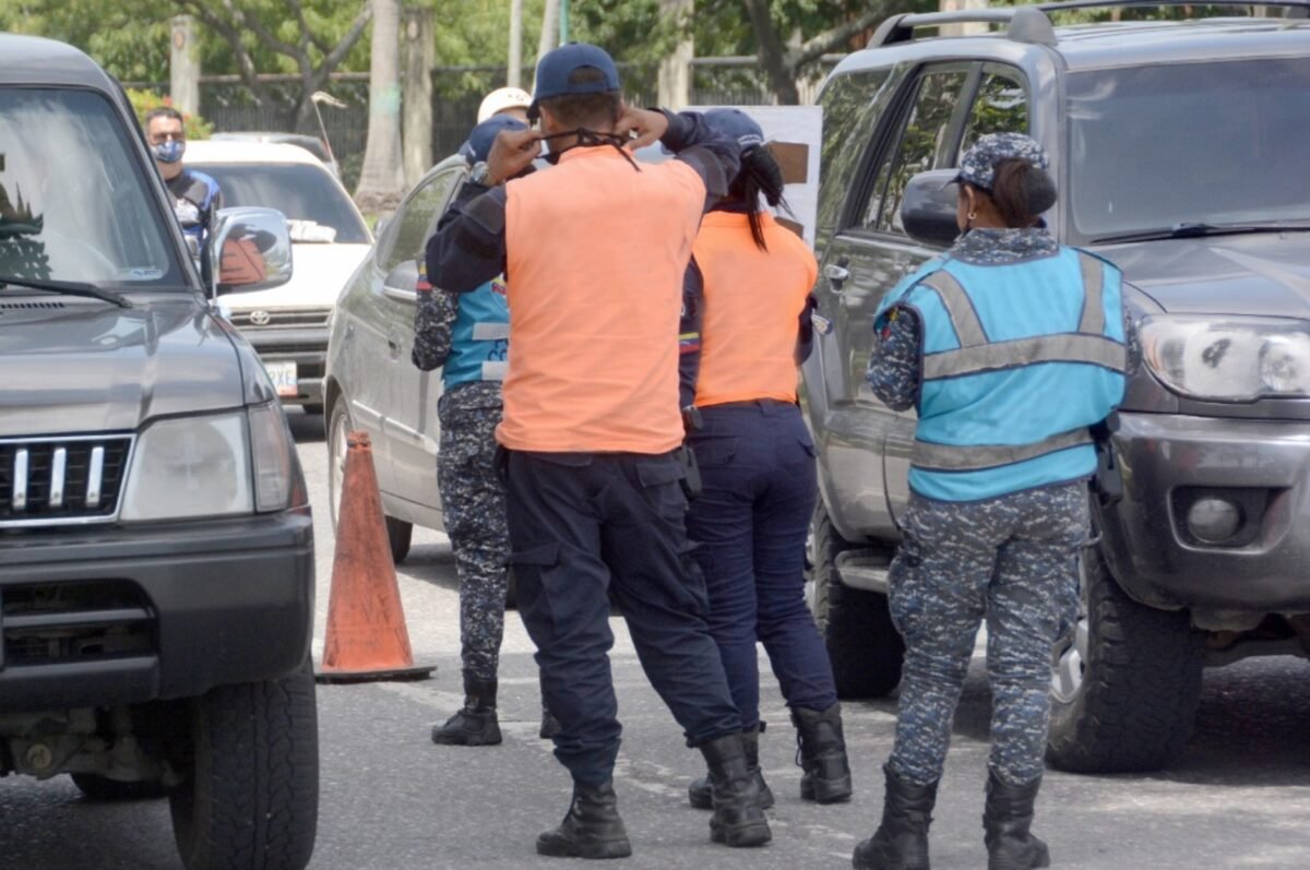 Dos turistas denunciaron que fueron extorsionados en Venezuela: “La policía se robó nuestro dinero”