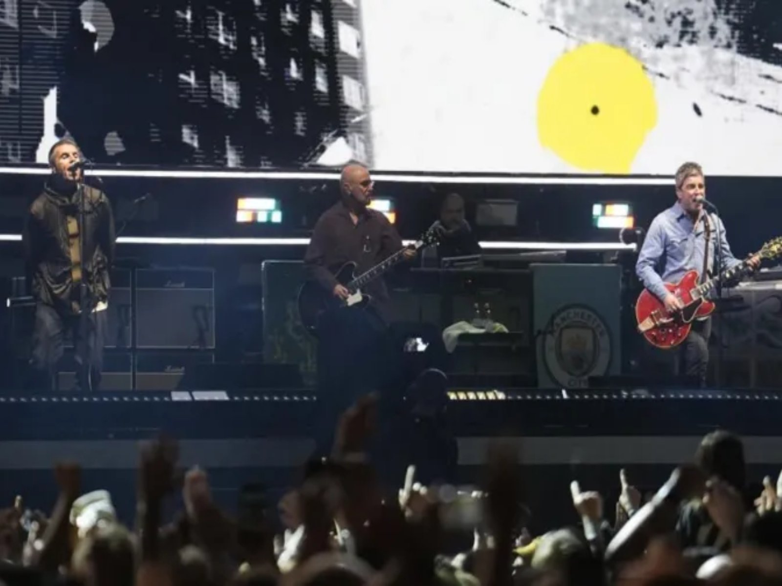 Muere un hombre al caer de una grada durante un concierto de Oasis en Londres