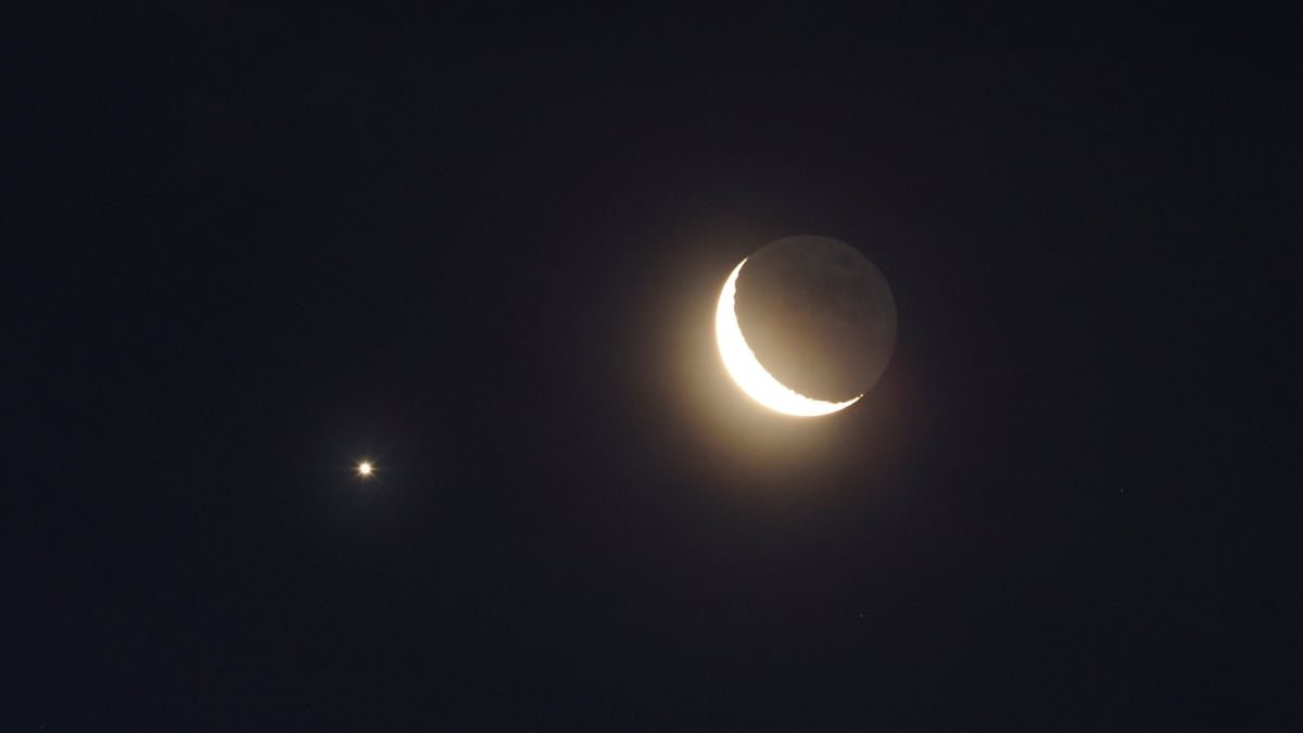 Las impresionantes imágenes de la alineación de la Luna y Venus