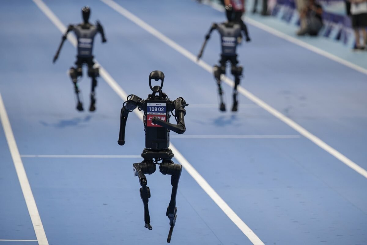 China inauguró los primeros Juegos Mundiales de Robots Humanoides