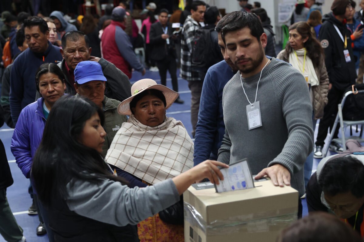 Elecciones en Bolivia: el país acude a las urnas entre denuncias de campaña sucia y llamado al voto nulo