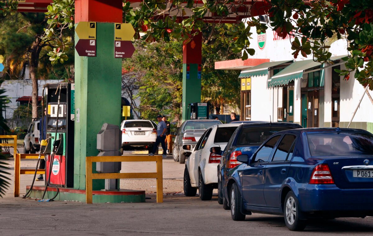 El fin del petróleo venezolano para Cuba desata las colas por combustible en la isla