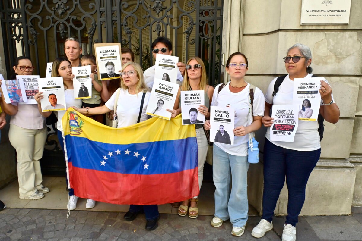 Familiares de argentinos detenidos en Venezuela piden intermediación del Vaticano: “Dejen de ser tibios, sean defensores de DD HH”