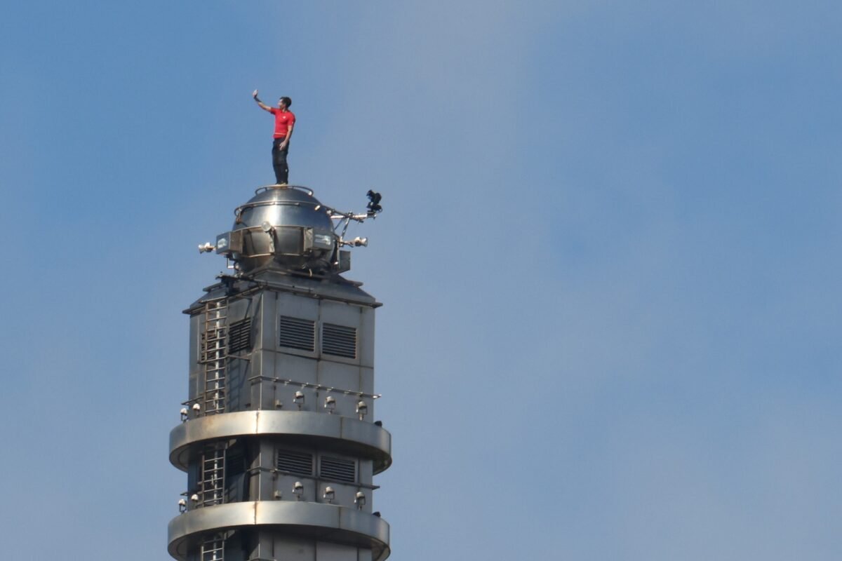 En imágenes: el estadounidense Alex Honnold hizo historia al escalar el Taipei 101 sin cuerdas ni arnés