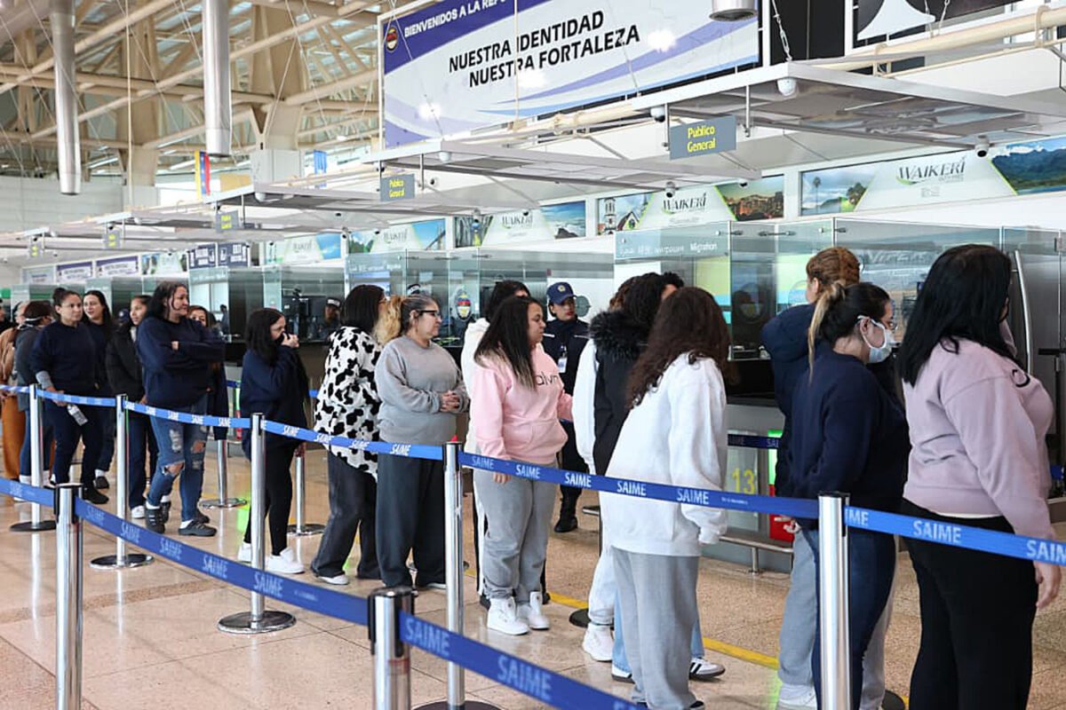 20.200 venezolanos han regresado al país en vuelos de repatriación en el último año