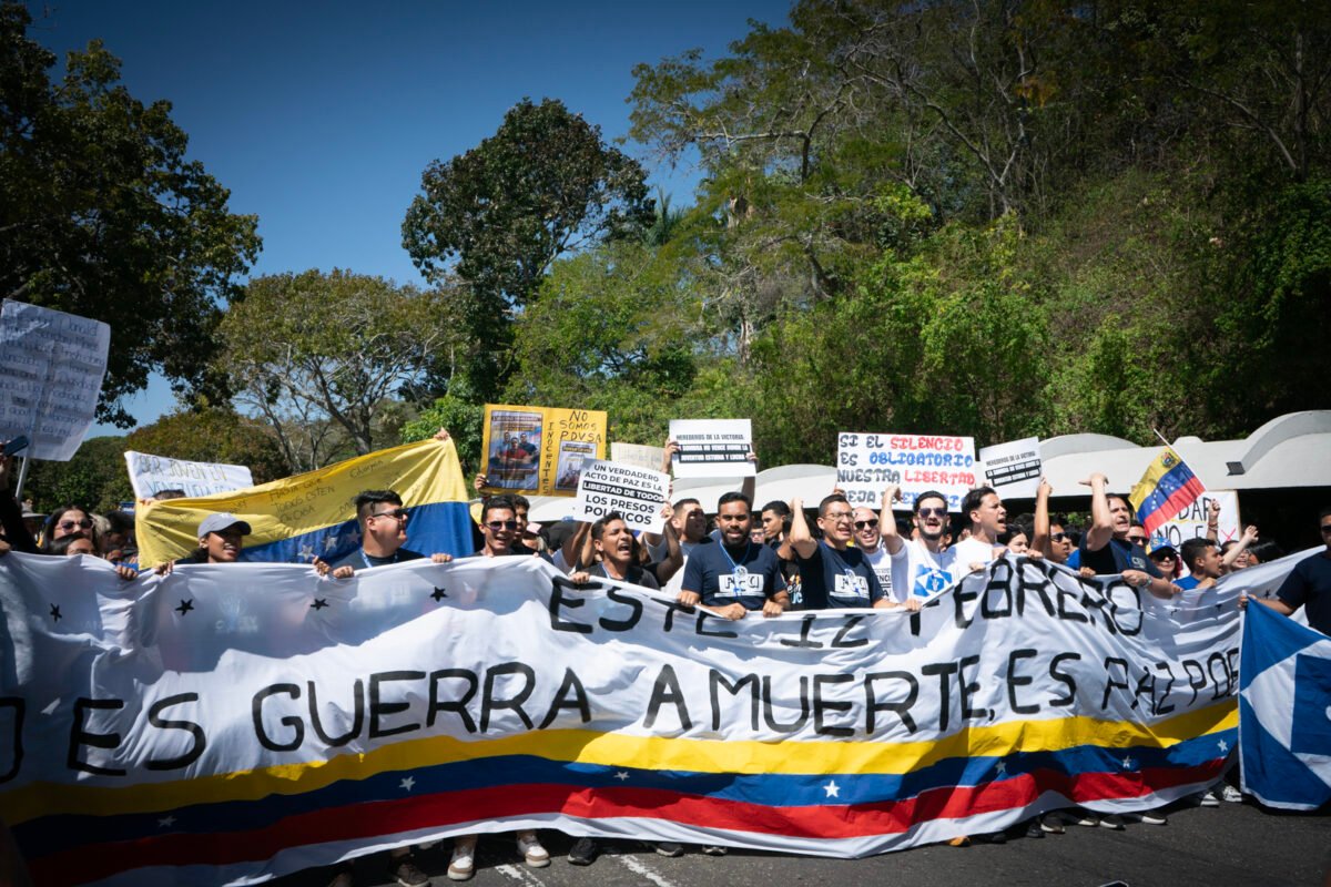 En Caracas los estudiantes impulsaron un canto infinito de paz por el Día de la Juventud