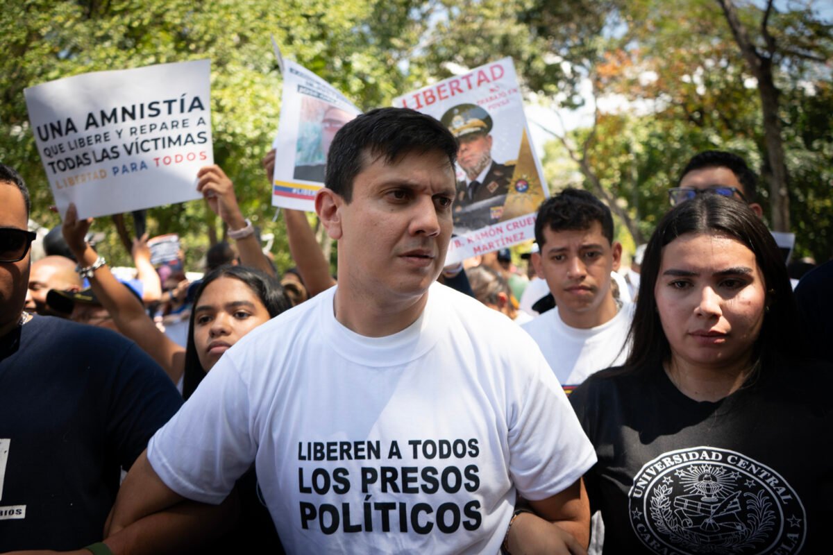 En Caracas los estudiantes impulsaron un canto infinito de paz por el Día de la Juventud