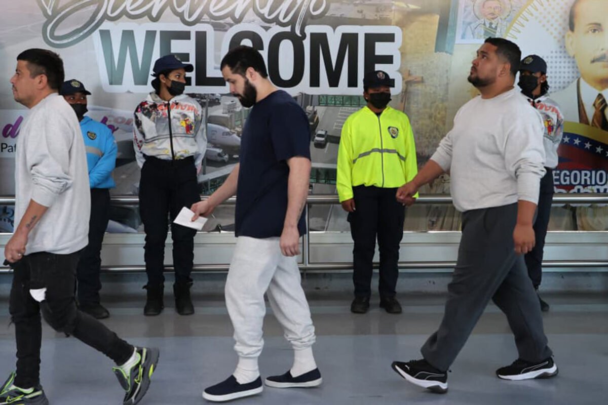 20.200 venezolanos han regresado al país en vuelos de repatriación en el último año