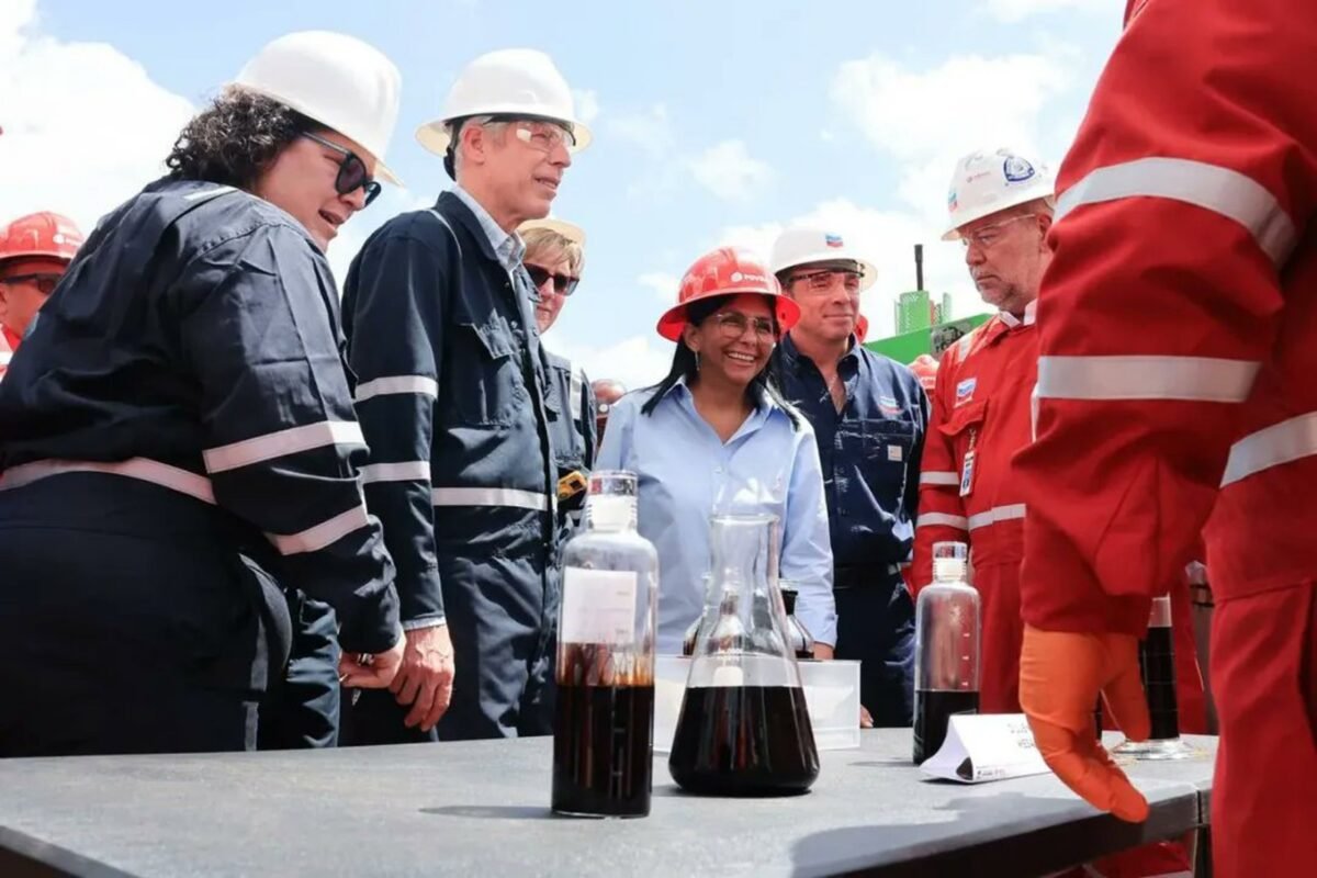 Secretario de Energía de EE UU informó que se invertirán más de 100 millones de dólares para modernizar instalaciones petroleras en Venezuela
