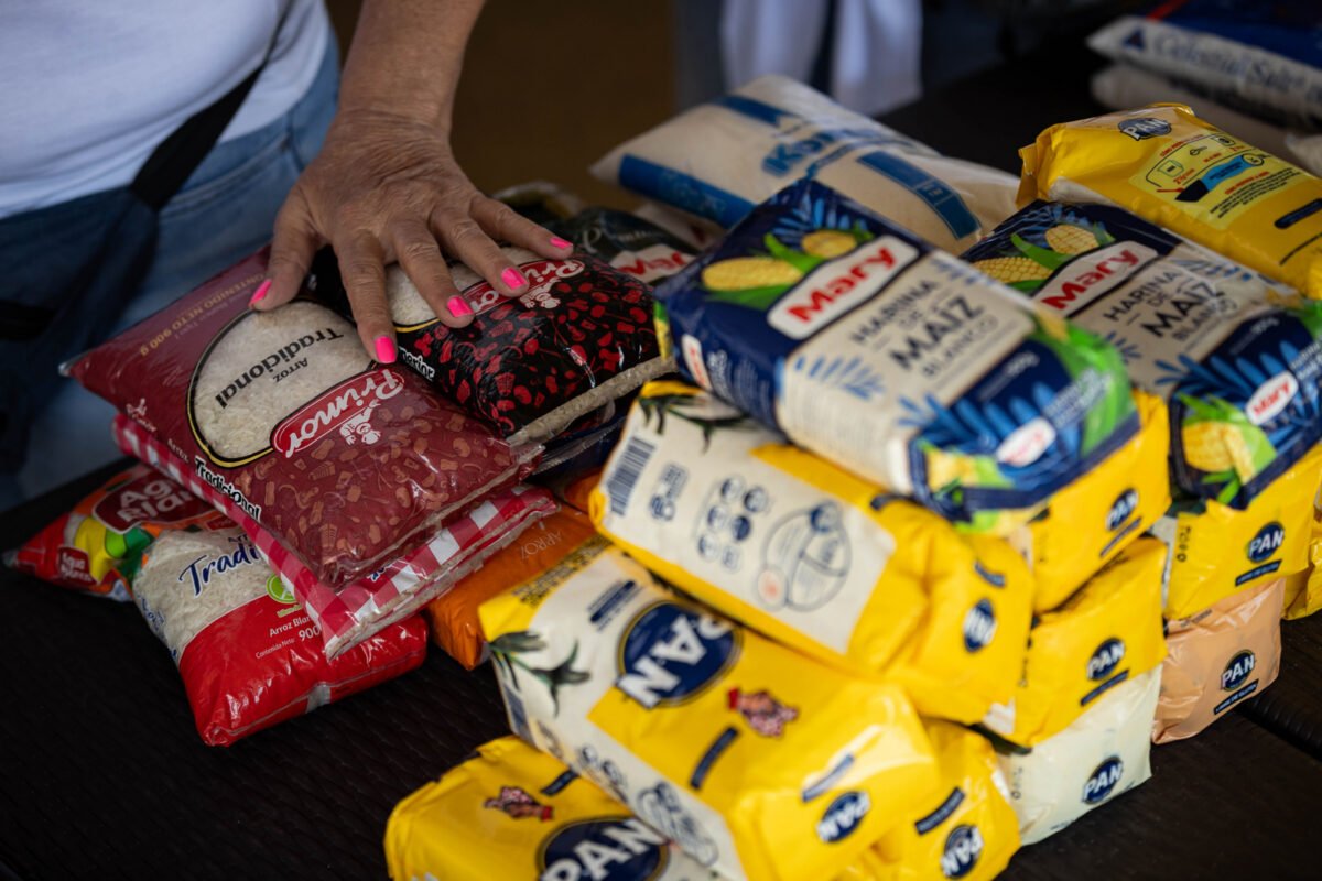 Clippve recolecta insumos en la UCV para ayudar a los familiares de presos políticos #TeExplicamosElDía | Sábado 21 de marzo