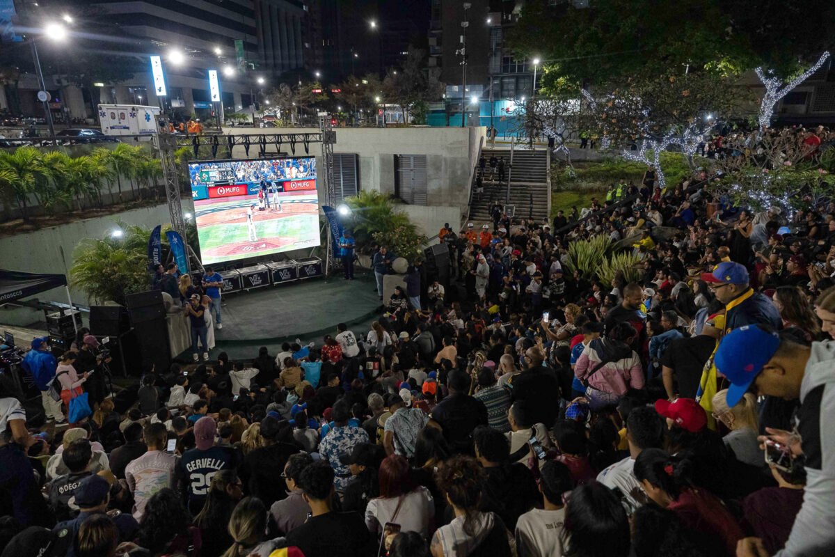 Miles de venezolanos salieron a las calles para celebrar su primer Clásico Mundial de Beisbol