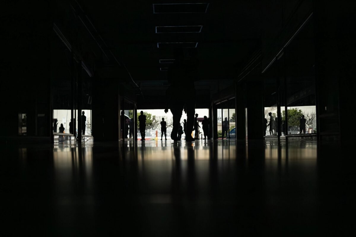 Así viven los venezolanos la crisis eléctrica: “La inestabilidad del servicio eléctrico es agotadora”