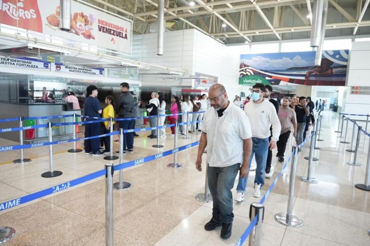 Llegaron a Venezuela 146 migrantes repatriados desde EE UU