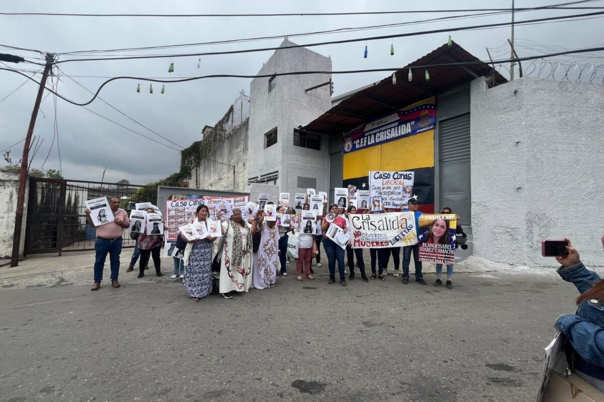 Denunciaron que la GNB impidió el pancartazo frente a La Crisálida para exigir la libertad de las presas políticas