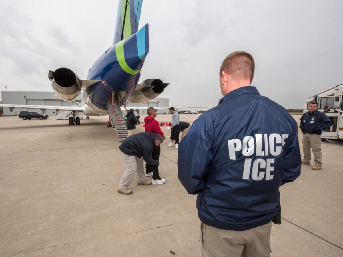 Trump anunció que agentes de ICE estarán en los aeropuertos por escasez de empleados del TSA: ¿qué implica la medida?