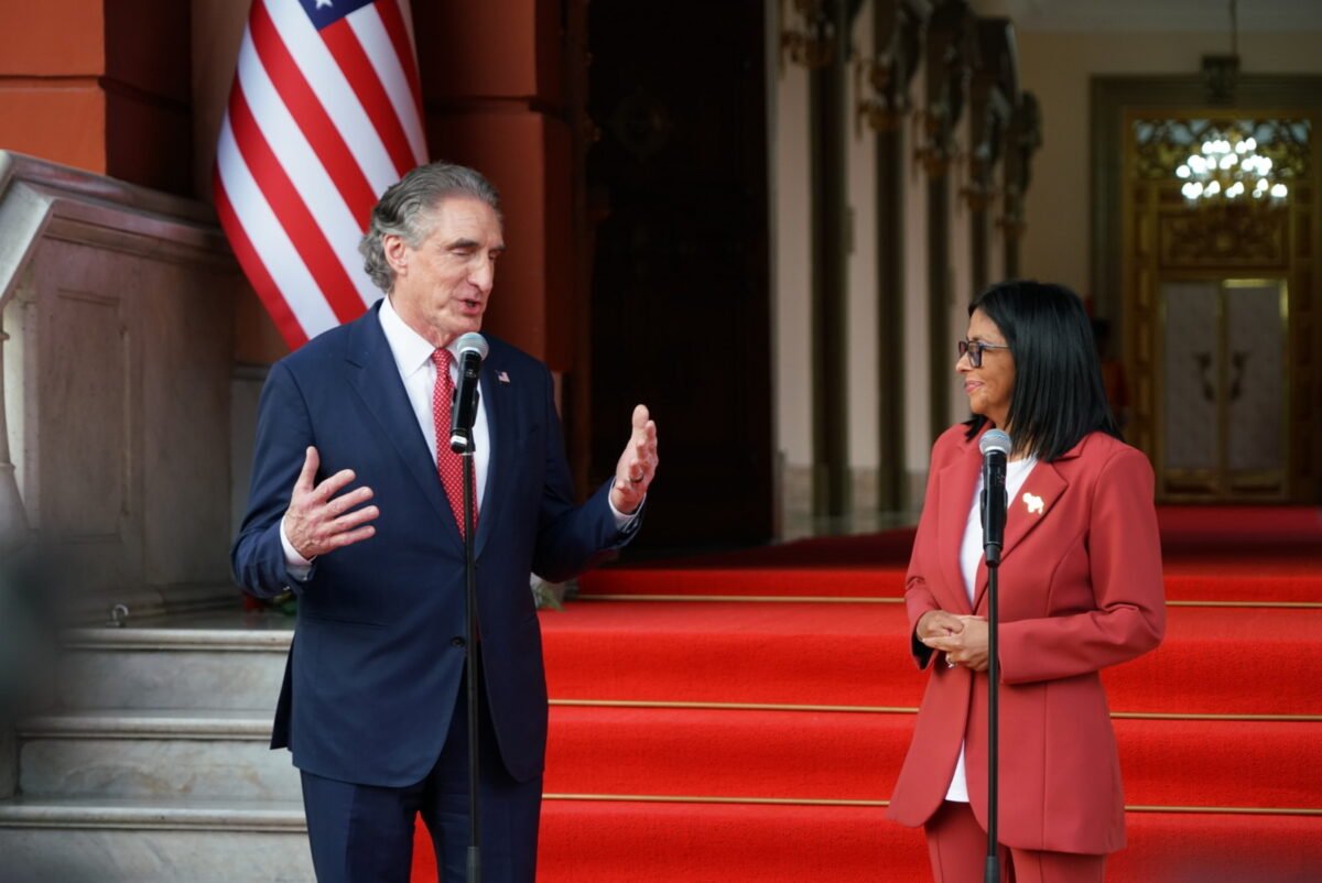 Delcy Rodríguez y el secretario del Interior de EE UU conversaron sobre nuevas tecnologías para desarrollar el sector de la minería en Venezuela