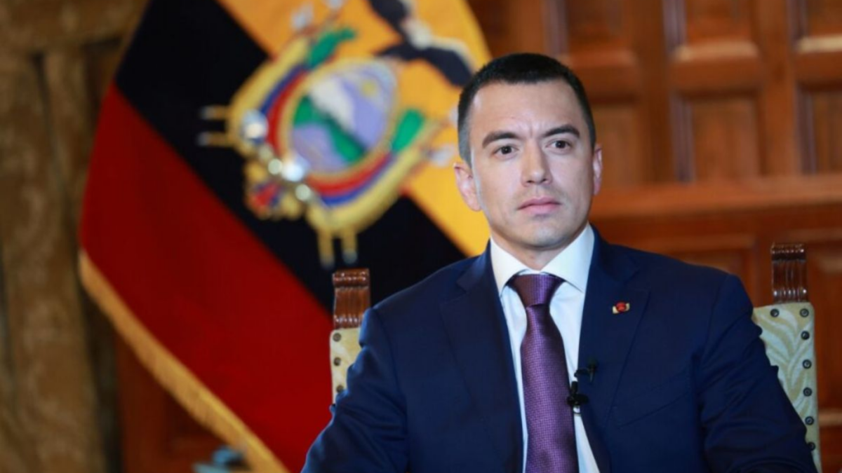 Ecuador niega bombardeos de Ecuador a Colombia y acusa a Petro de acoger a familia de "Fito"