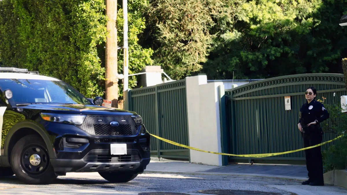 Detuvieron a una mujer por disparar contra la casa de Rihanna en Los Ángeles