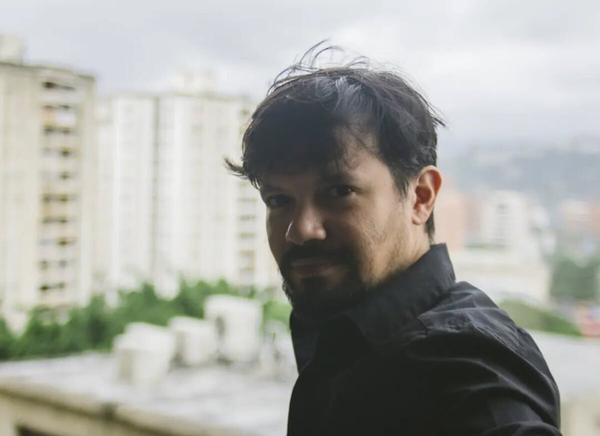 Cineasta Edgar Rocca: “Ser el distribuidor de ‘Resolver en Venezuela’ para mí es un honor”