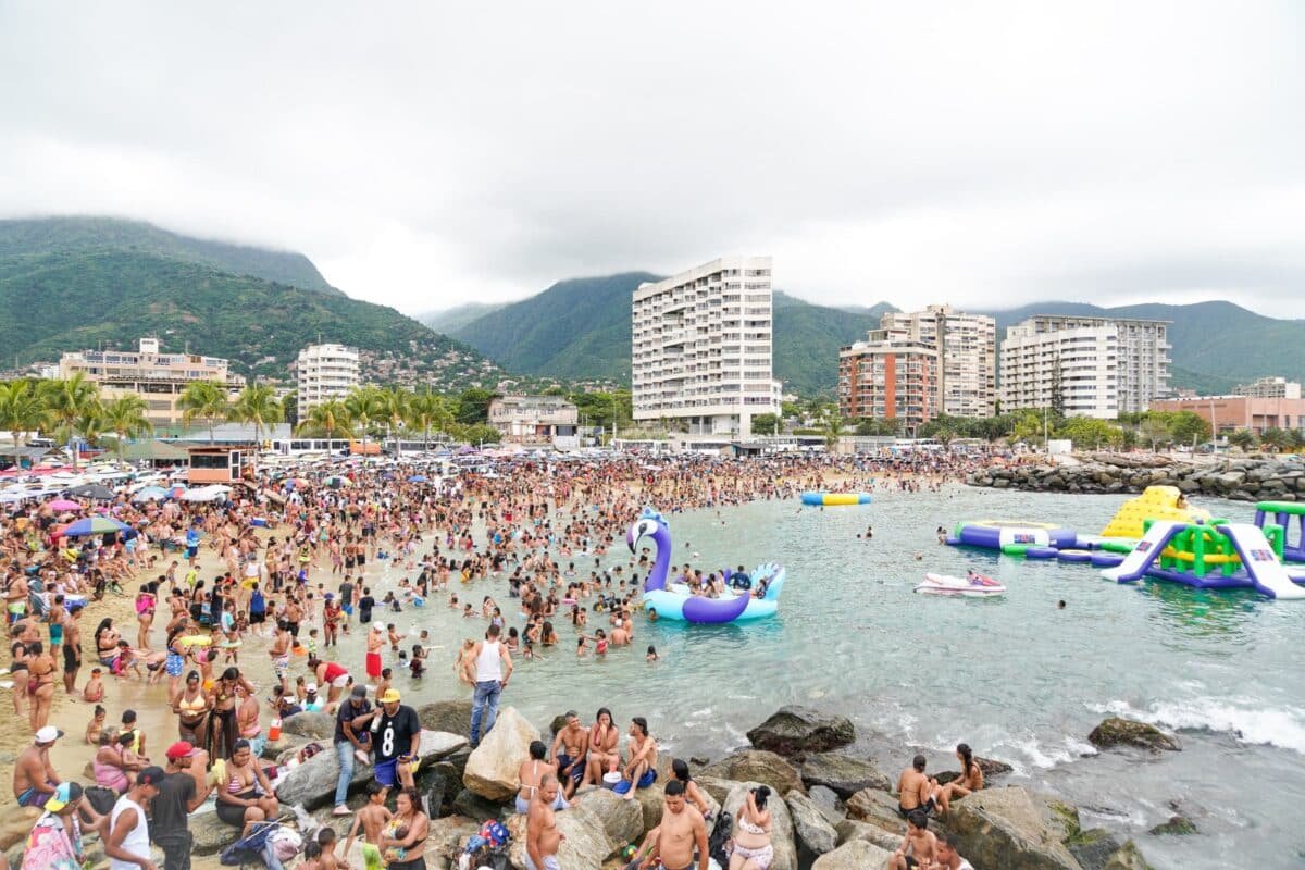 En imágenes: así están las playas de La Guaira este Viernes Santo