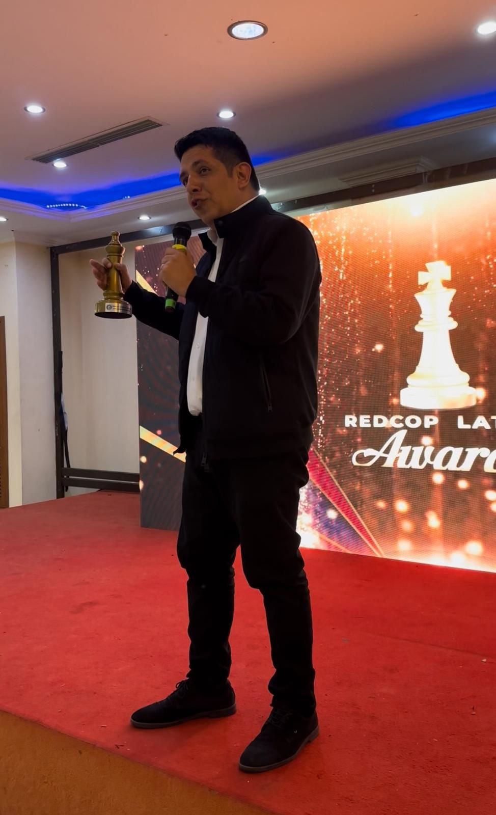 El venezolano David Rico Coello ganó en Ecuador el premio RedCop Awards Latam como mejor consultor político del año