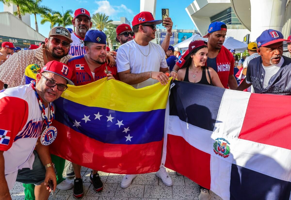En imágenes: así se vive la previa del República Dominicana vs. Venezuela en el loanDepot Park de Miami