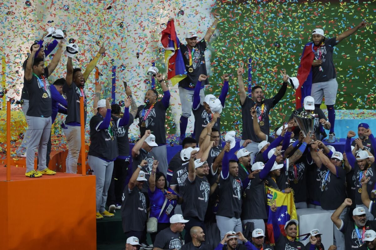 El trofeo del Clásico Mundial de Beisbol llegó a Venezuela