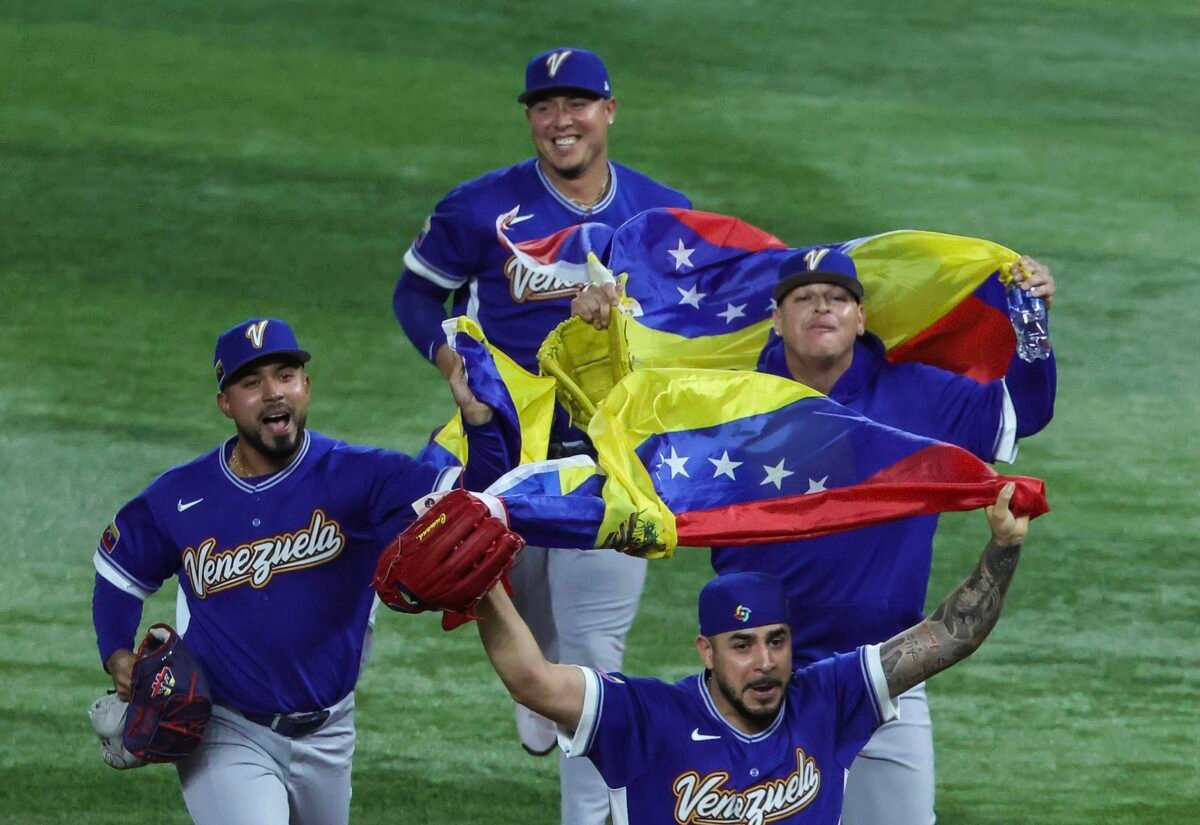 En imágenes: así vivió la fanaticada el histórico pase de Venezuela a la final del Clásico Mundial de Beisbol