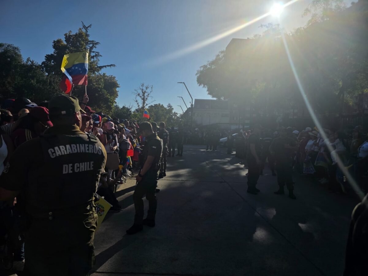 María Corina Machado se reúne con la comunidad venezolana en Chile en una concentración 