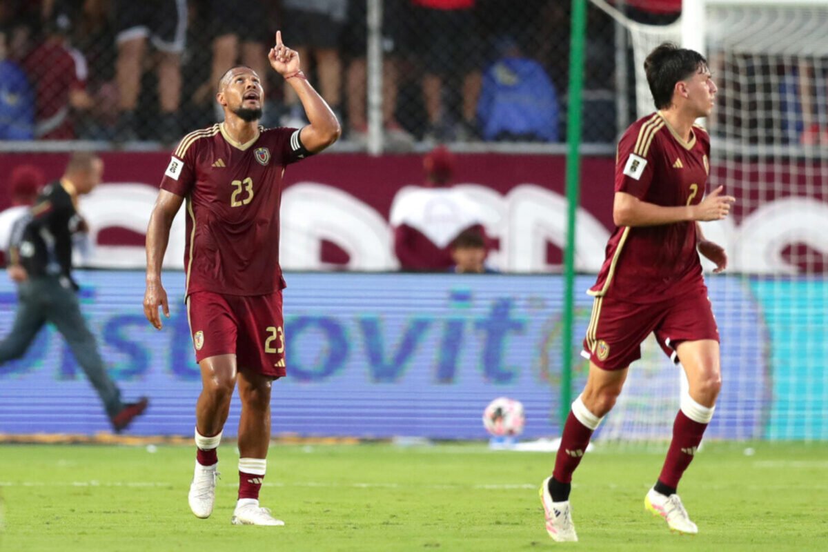 Fanáticos recibieron a los jugadores de la Vinotinto en Monagas