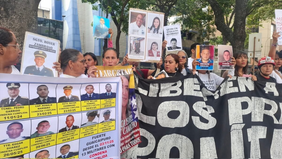 Familiares de presos políticos protestaron frente al Ministerio para el Servicio Penitenciario en Caracas