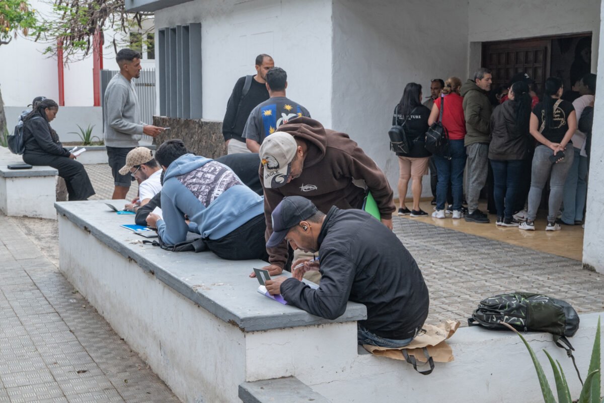 La regularización de migrantes en España podría beneficiar a 200 mil niños y adolescentes