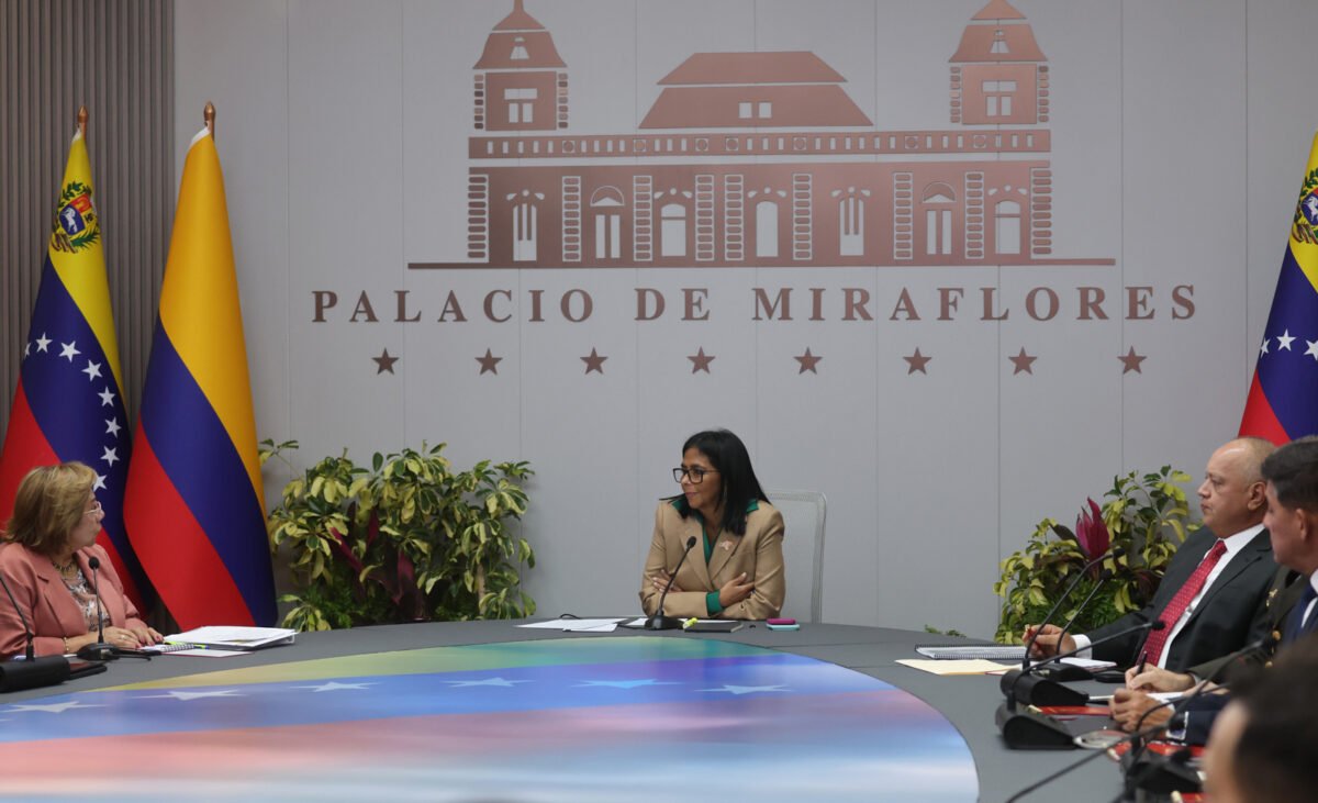 Gobierno venezolano anuncia primer envío de gas butano a Colombia en años