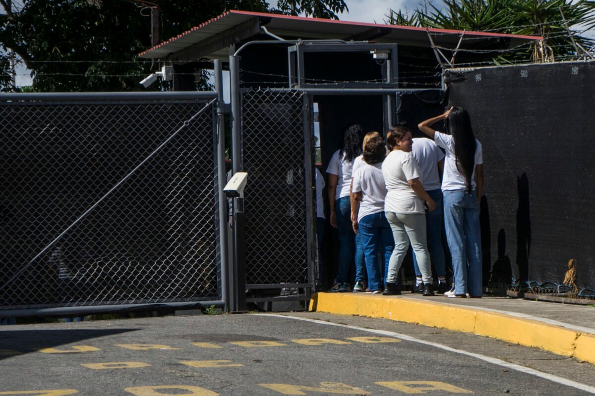 Varios familiares logran visitar a presos políticos por primera vez desde su detención