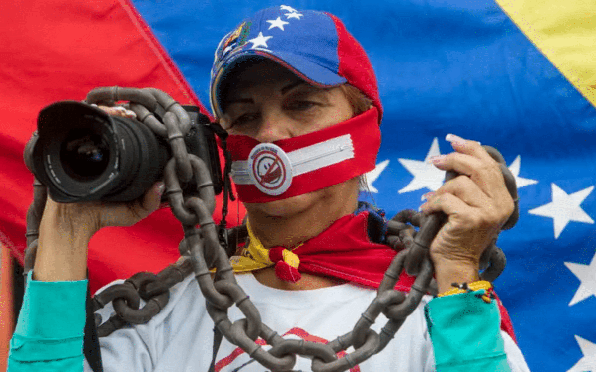 #TeExplicamosElDía | Lunes 8 de septiembre En Venezuela persisten los problemas estructurales que no permiten el pleno ejercicio de la libertad de expresión. EFE / Miguel Gutiérrez