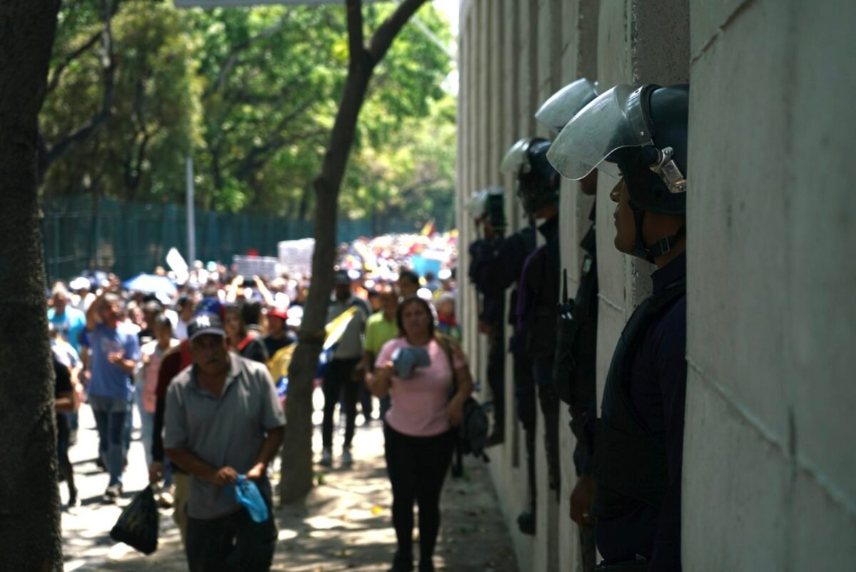 En imágenes: trabajadores se movilizan hacia Miraflores para exigir mejores salarios