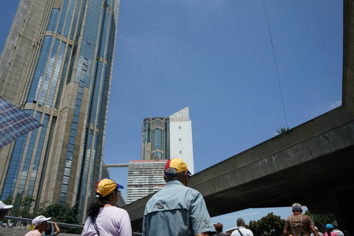 Trabajadores marchan hacia Miraflores para exigir mejoras salariales